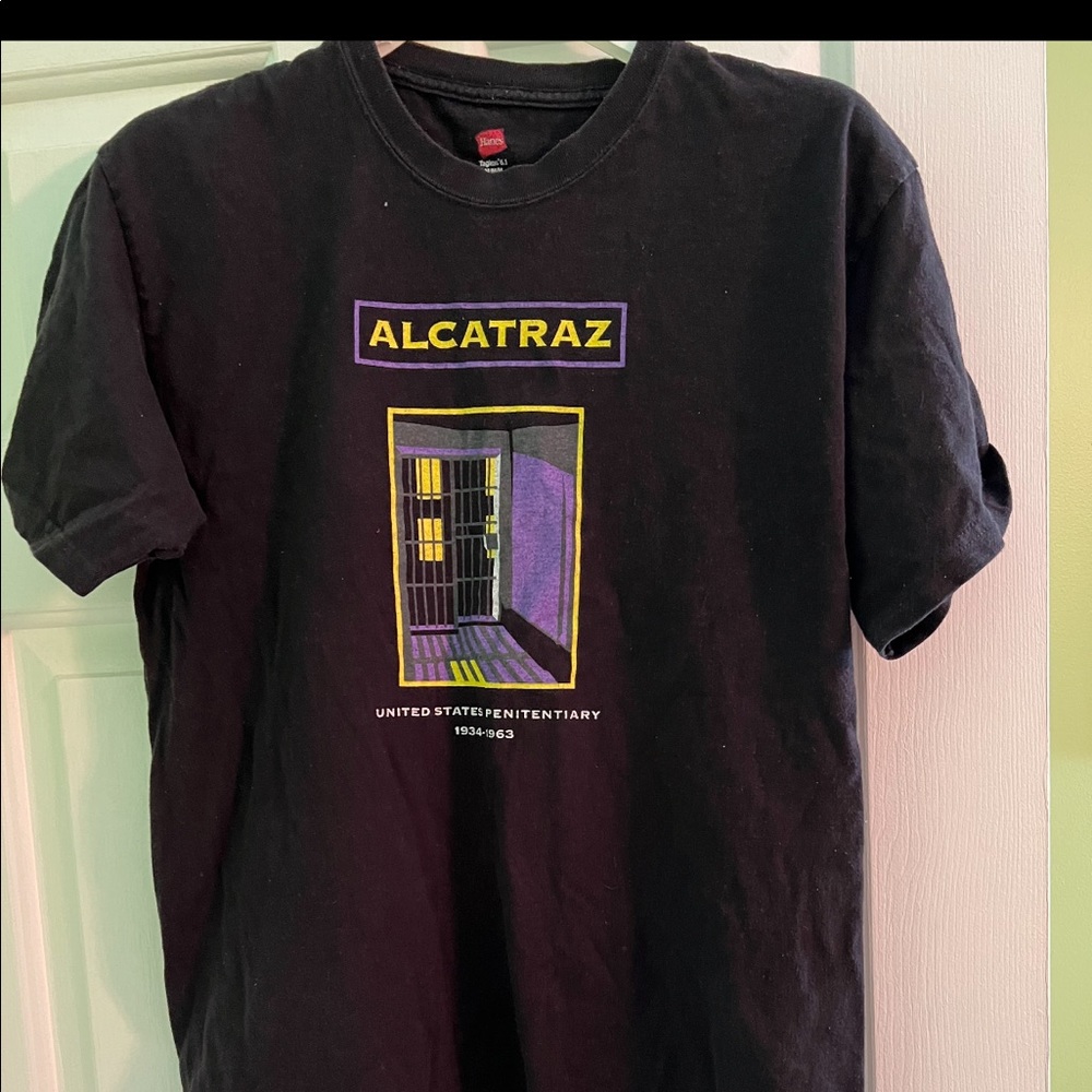 Medium Alcatraz shirt